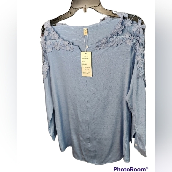 Lt. Blue NWT XL Top crochet lace at neck no fabic label - Picture 2 of 9
